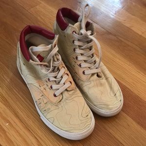 World map pattern mid tip BucketFeet